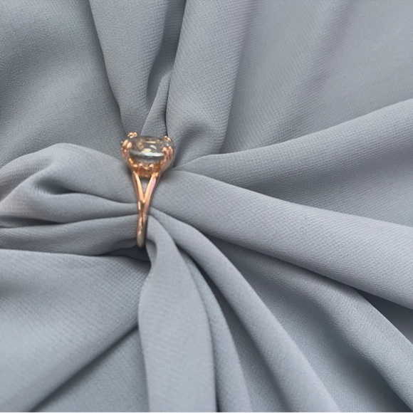 Gold Ring - Picture 3 of 6